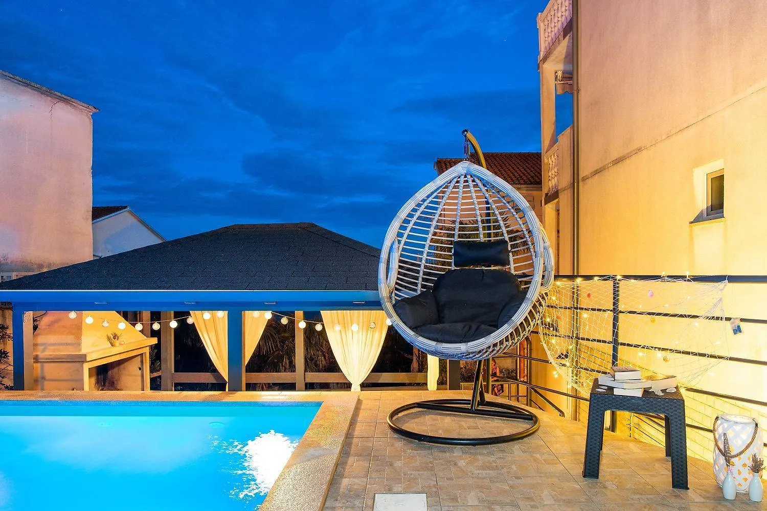 Faszinierendes Apartment Nur 150 Meter Zum Strand Mit Jacuzzi, Billard, Pool, Grill Dramalj