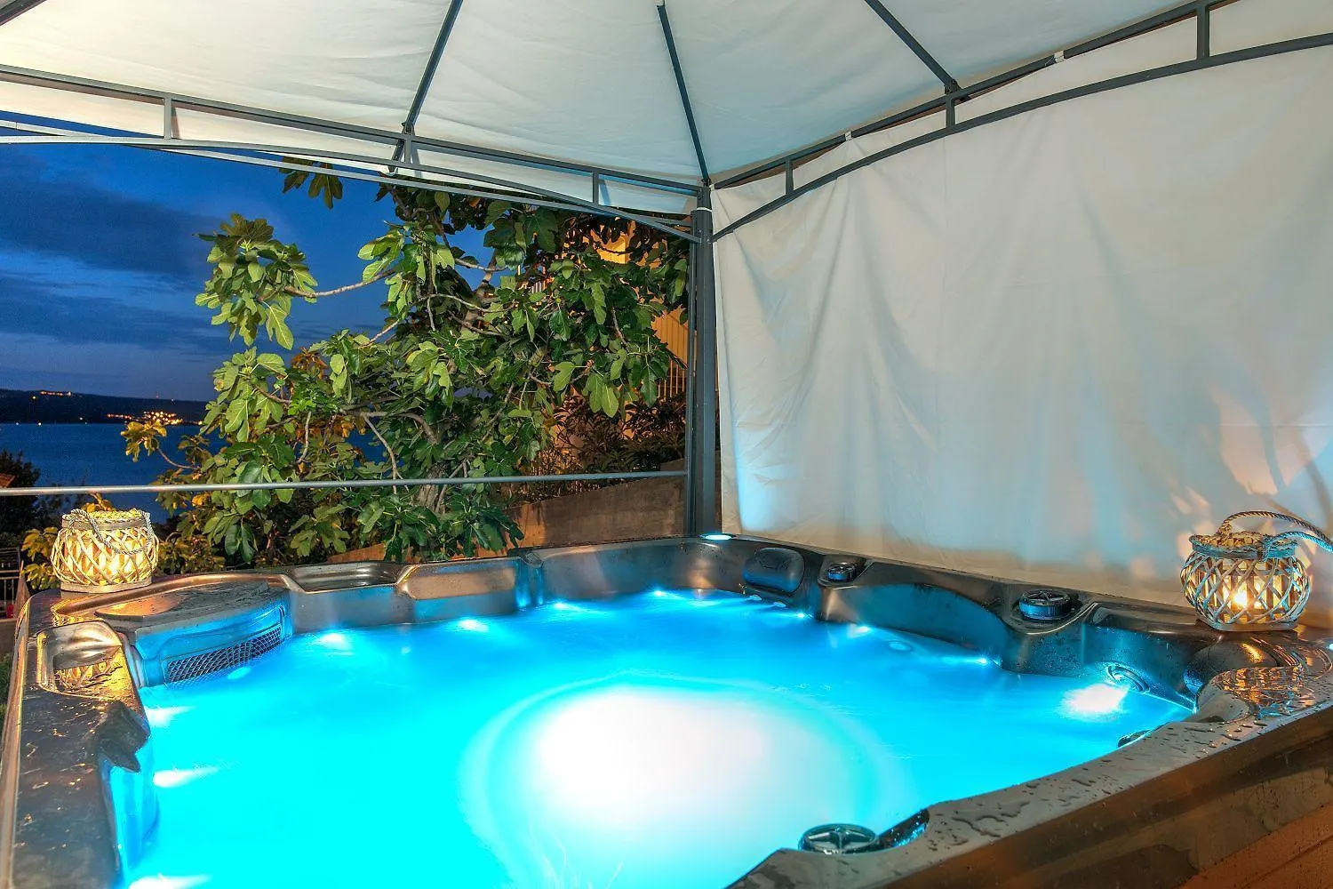 Faszinierendes Apartment Nur 150 Meter Zum Strand Mit Jacuzzi, Billard, Pool, Grill Dramalj 0*,